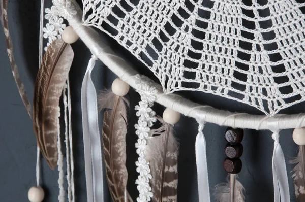 かぎ針編みドイリー ドリーム キャッチャーのクリーム — ストック写真