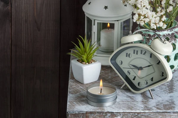 Yatak odası Dekor ahşap arka plan üzerinde