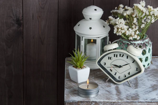 Yatak odası Dekor ahşap arka plan üzerinde