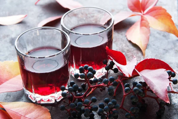 Två glas röd dryck — Stockfoto