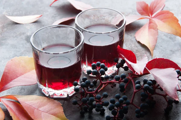 Två glas röd dryck — Stockfoto