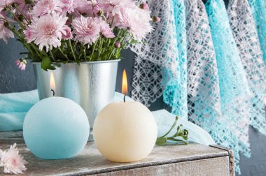 Mavi ve krem aroma mumlar
