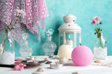 Pembe ve krem aroma mumlar