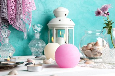 Pembe ve krem aroma mumlar