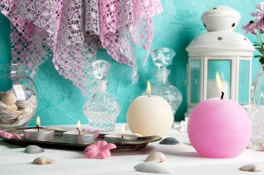 Pembe ve krem aroma mumlar