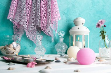 Pembe ve krem aroma mumlar