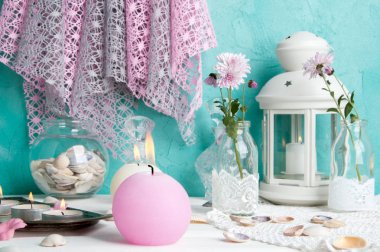 Pembe ve krem aroma mumlar