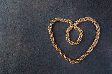 Siyah arka plan üzerine Vintage Ahşap kolye
