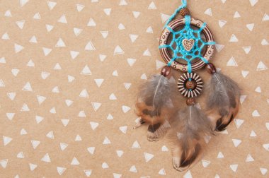 El yapımı rüya yakalayıcı kraft kağıt üzerinde