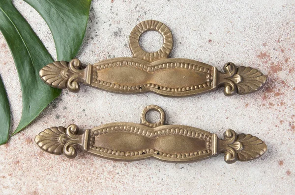 Porta-bordados de parede de bronze antigo — Fotografia de Stock