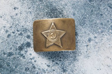 Eski pirinç kemer tokası bir yıldızla 