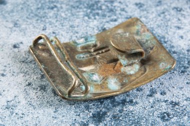 Eski pirinç kemer tokası bir yıldızla 