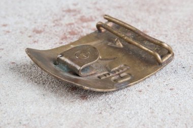 Eski pirinç kemer tokası bir yıldızla 