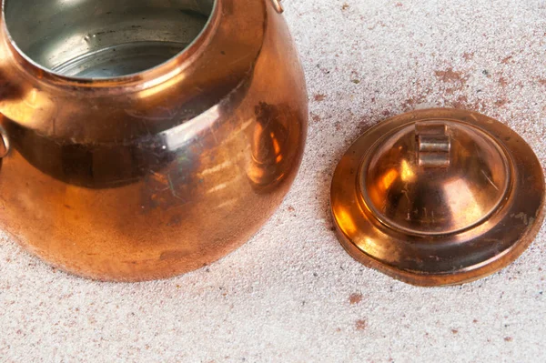 Vintage copper teapot on concrete background. — Stock Photo, Image