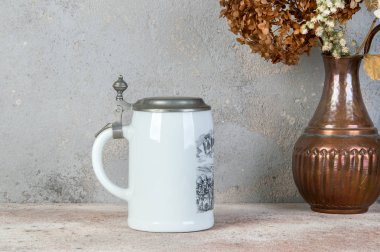 Beyaz kolleksiyonlu seramik bira kupası