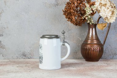 Beyaz kolleksiyonlu seramik bira kupası