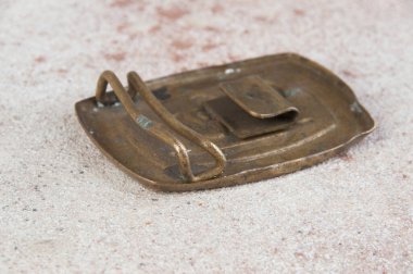 Eski pirinç kemer tokası. Metin için alanı kopyala.