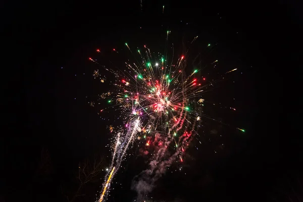 Feux d'artifice éclatants colorés — Photo