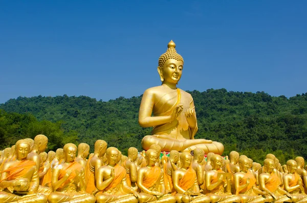 Tausend goldene Buddha-Statuen im Tempel von Indochina — Stockfoto