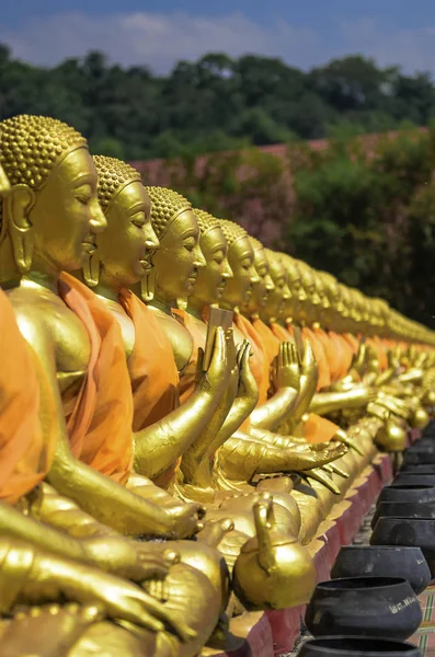 Statuen des Tempels der tausend Buddhas — Stockfoto