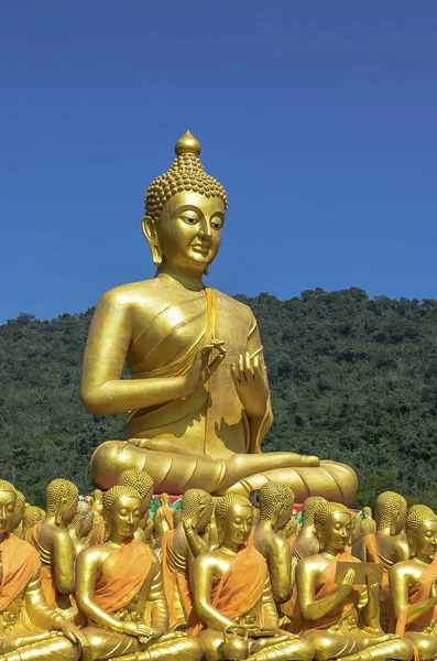 Statuen des Tempels der tausend Buddhas — Stockfoto