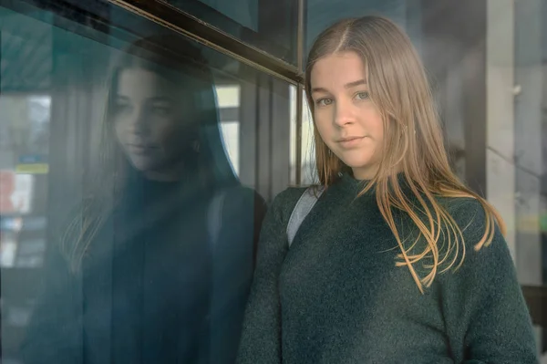 Retrato Una Linda Adolescente —  Fotos de Stock