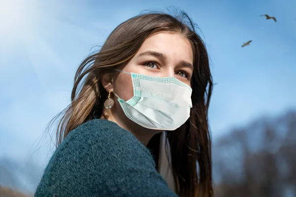 Máscara Médica Proteção Contra Coronavírus Outros Vírus Bonito Adolescente Menina — Fotografia de Stock