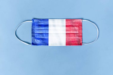 Coronavirus, Cin 'de Covid-19. Koronavirüs maskesi Çin bayrağıyla