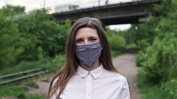 Maschera Medica Protezione Contro Coronavirus Fine Della Pandemia Ritratto Donna — Video Stock