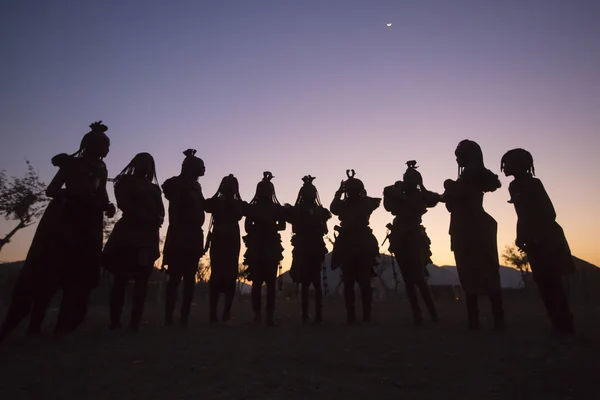 Himba villagers perform trditional dance — Stock Photo, Image