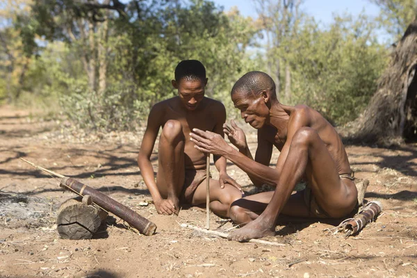 San Bushmen recibiendo fuego —  Fotos de Stock