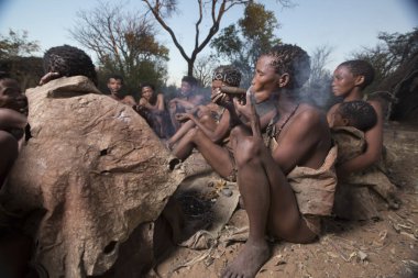 insanların bu Afrika komitesinin toplanması