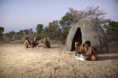 insanların bu Afrika komitesinin toplanması