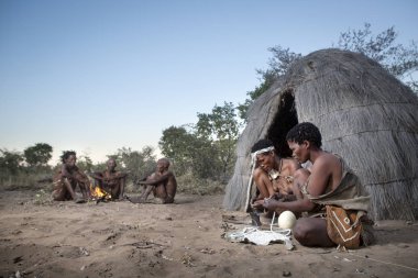 insanların bu Afrika komitesinin toplanması