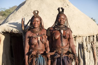 Himba kadınları poz