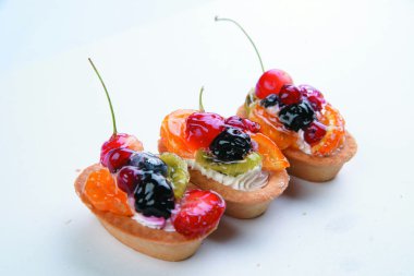 Tatlı kek çilek ile