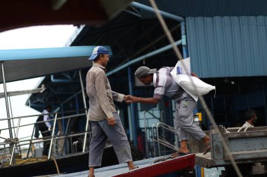 Her gün çok çalış kardeşim.