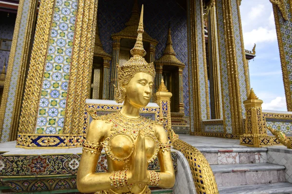 Statua Apsara al Tempio di Buddha di Smeraldo — Foto Stock