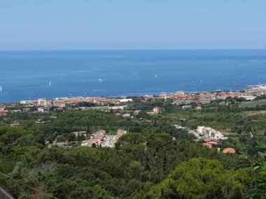 Muhteşem hava güneşli gün, Toskana İtalya Montenero yakındaki dağlı yaptı Livorno şehir panoraması