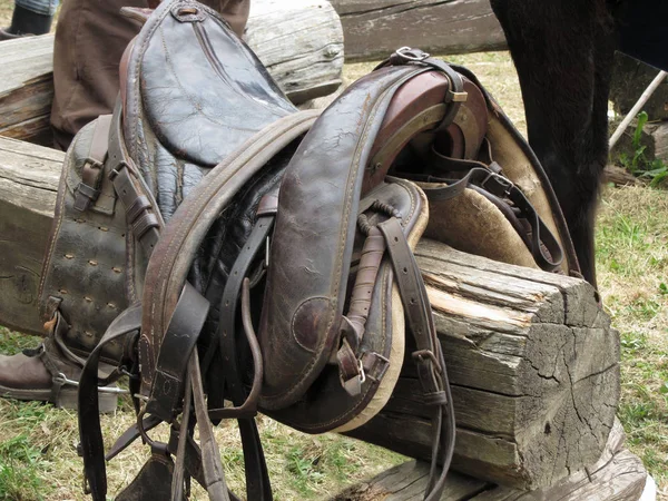 Leather saddle horse on a barrier in the stable — Stock Photo, Image