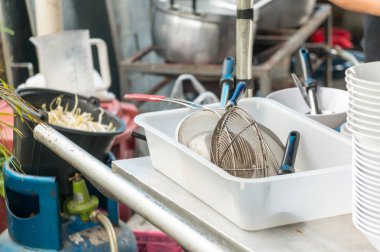 Şehriye dükkan kevgir donatımı