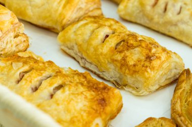 Beyaz kalıp Kağıt arka plan üzerinde turtaya seçimi.