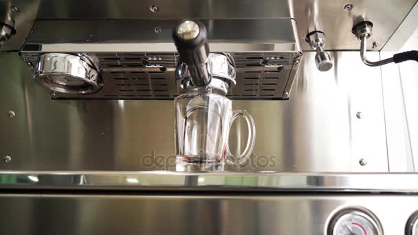 Coffee espresso preparation on machine — Stock Video