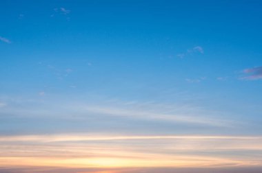 Gökyüzü günbatımı arka plan üzerinde bulut