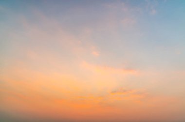 atmosferinin günbatımı sırasında bulut