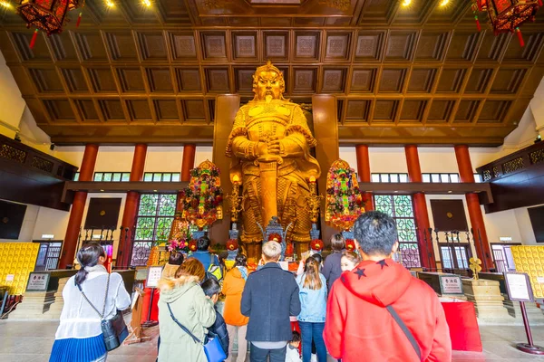 Hong Kong - Dectember 17, 2017: Hacılar Sha Tin, Hongkong Che Kung taoist tapınakta. Taoizm inanç esas olarak Çince-konuşma olarak uygulandığı özel bir yoldur