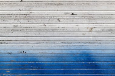 Eski Ayılmış Beyaz Boyalı Yatay Tahta Kalaslar