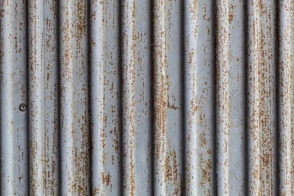 古い風化した段ボールグレーメタルパネル — ストック写真