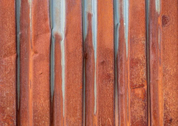 Oude Verweerde Roodachtige Verticaal Gestripte Metalen Textuur — Stockfoto