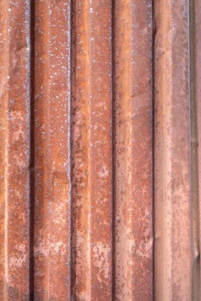 Old Weathered Czerwonawe Pionowo Stripped Tekstury Metalu — Zdjęcie stockowe